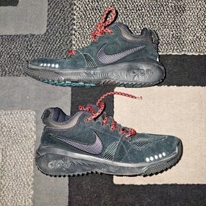Nike ACG Dog Mountain Kids Size 5 Black Red AQ0916-003 Good Trail Sneakers